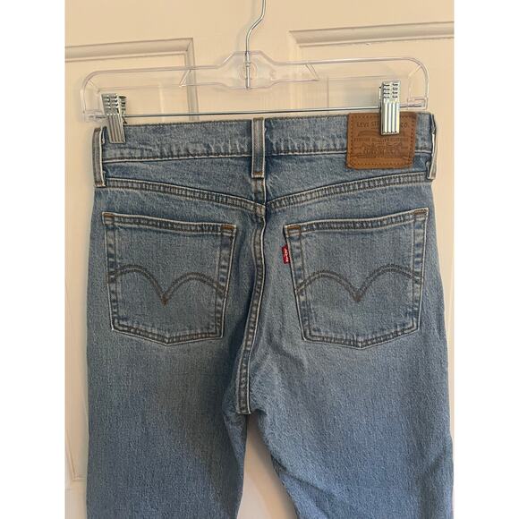Levis Premium Women's 26 Wedgie Straight Leg Jeans Crop Denim Medium Wash - Picture 10 of 15